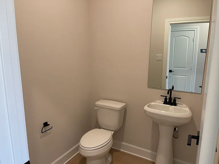 1411 Windermere Way — Photo 3