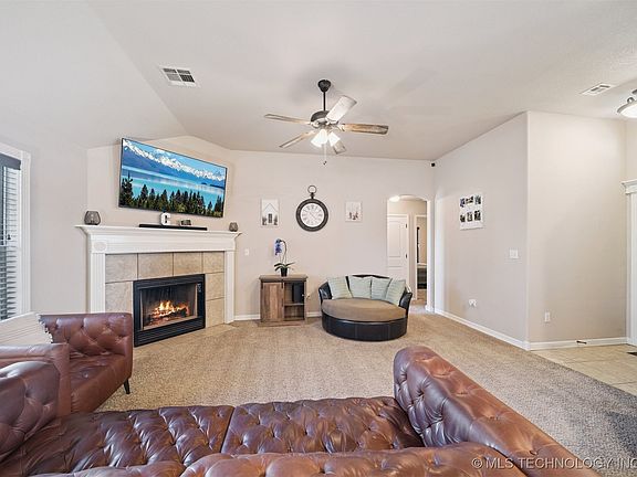 5th image of 2305 Latigo Ln