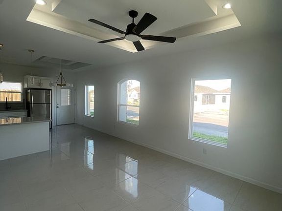 3rd image of 1024 N Woodson Ave #1