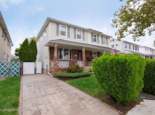 39 Middle Loop Rd, Staten Island, NY 10308
