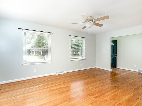 5th image of 217 Loch Lomond Dr