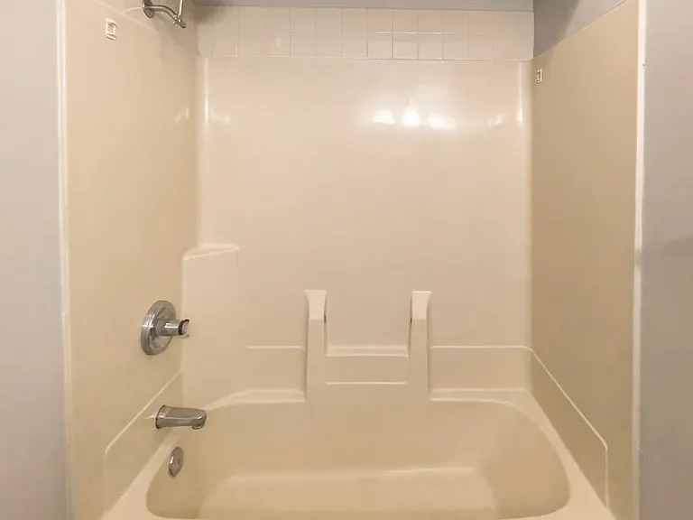 Riverwood Apartments — Photo 24