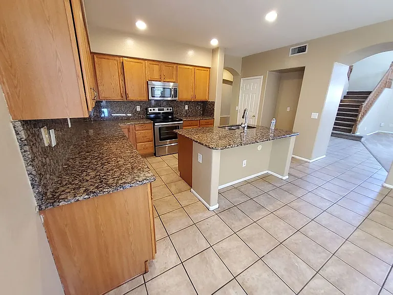 17421 W Papago St — Photo 4