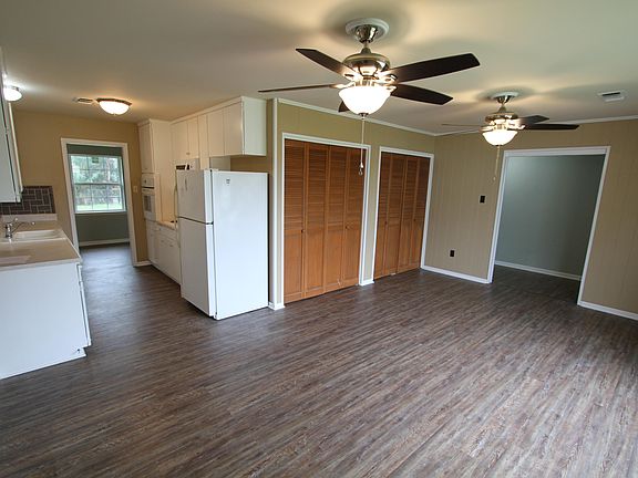 4th image of 1104 Meadowbrook Dr