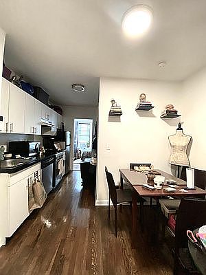 4th image of 214 E 89th St #16A