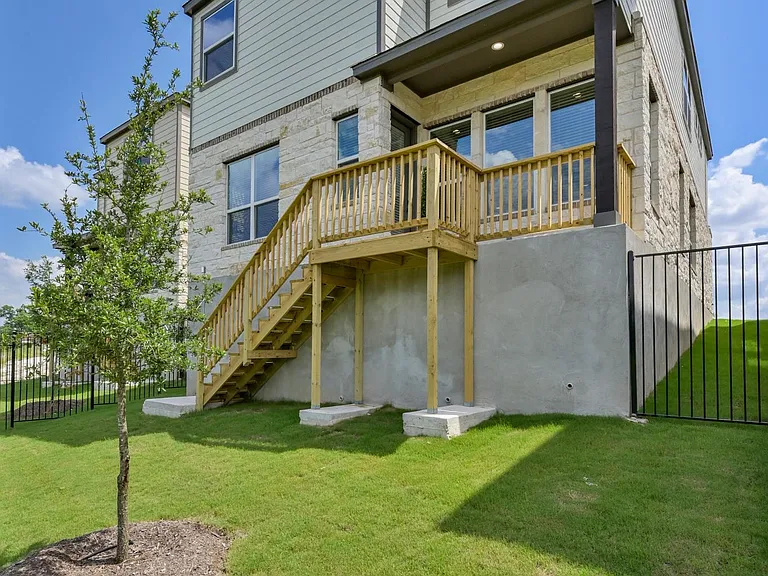 1531 Red Bud Ln #16 — Photo 16