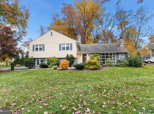 2518 Deepwood Dr, Wilmington, DE 19810