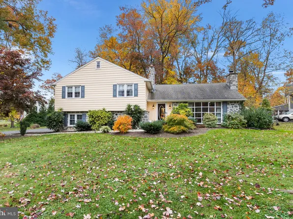 2518 Deepwood Dr, Wilmington, DE 19810