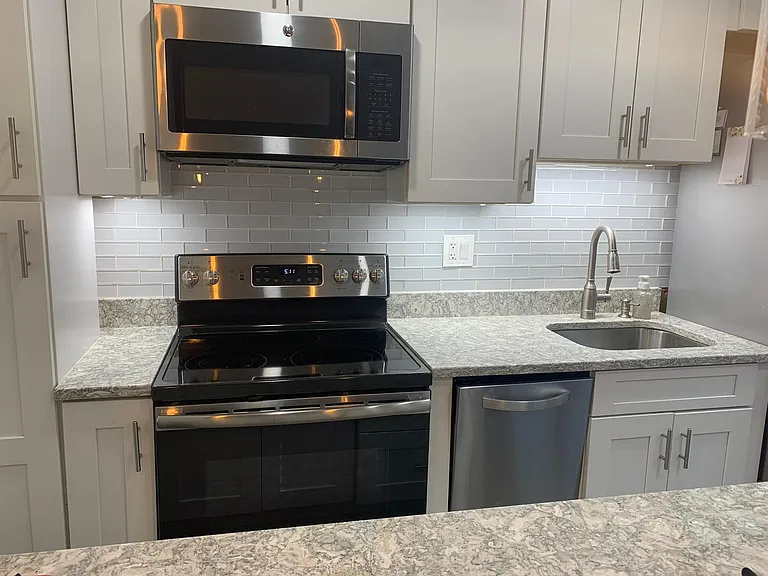 1812 N Queens Ln #217 — Photo 35