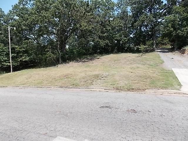 2nd image of 701 Poplar St