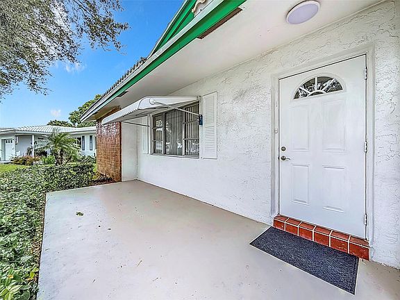 4th image of 1115 NW 89th Avenue