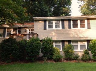 2612 Robin Hood Dr, Greensboro, NC 27408