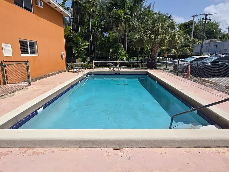7901 SW 64th Ave #4 — Photo 3