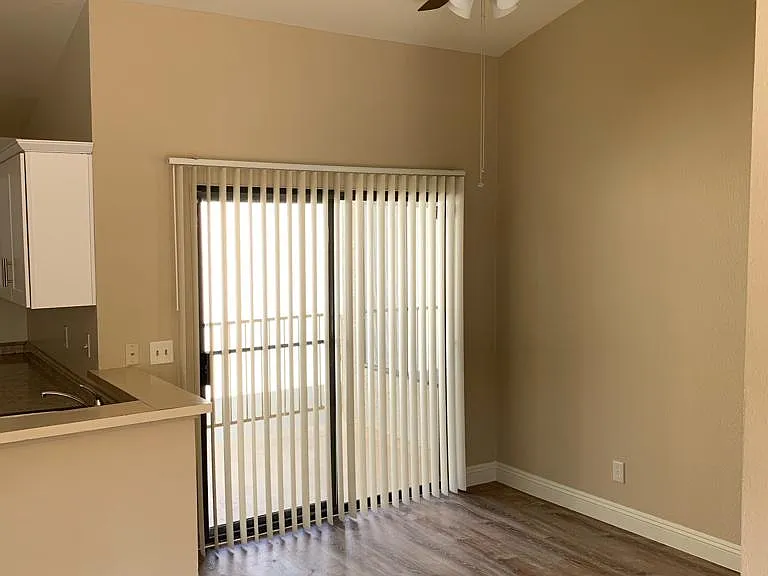 Claudina Apartments — Photo 31