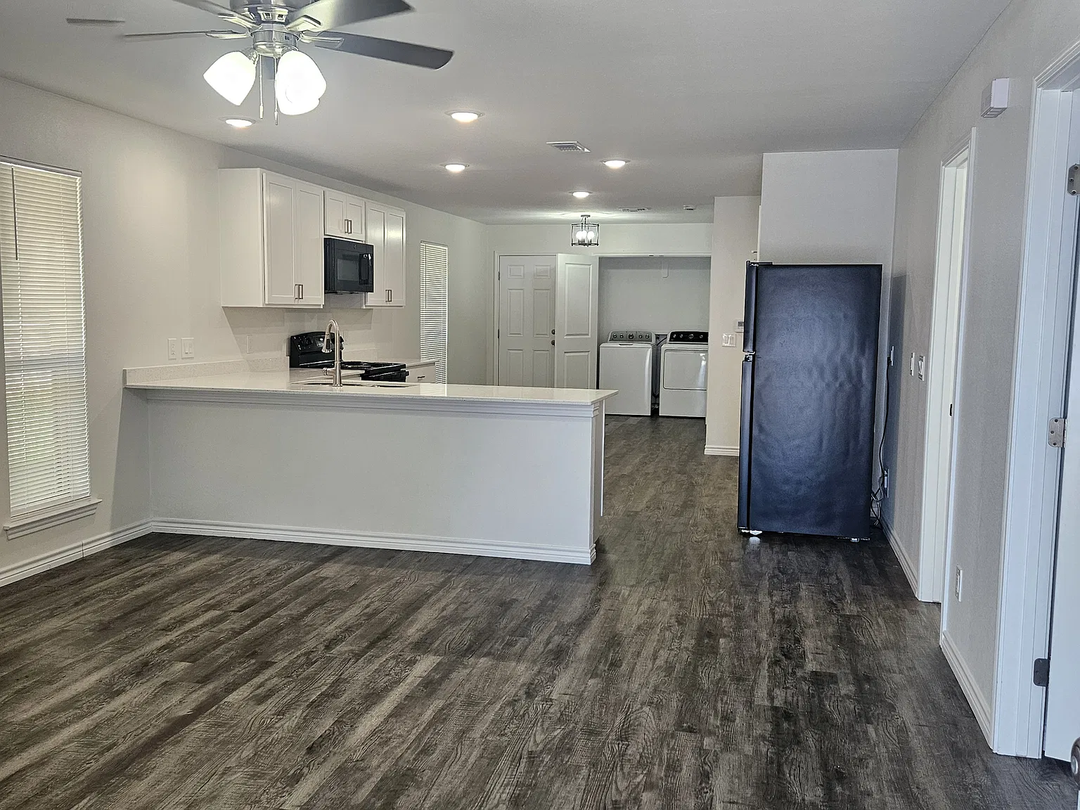 2 bed, 1100 sqft, $1,200 — Photo 2