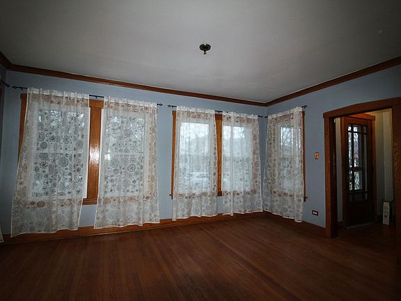 4th image of 5219 N Ludlam Ave #1