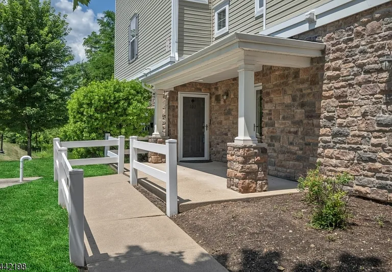 101 Birch Ct — Photo 3