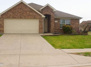 5700 Valley Stream Way, Fort Worth, TX 76244