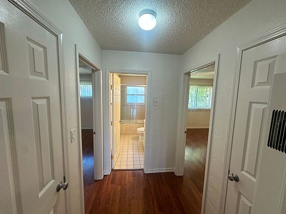 4th image of 1002 W Iowa Ave #3