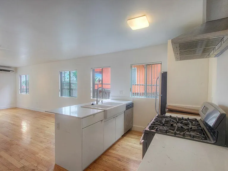 1006 N New Hampshire Ave #1008 — Photo 9