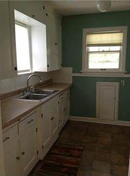 4th image of 2642 Armstrong Ave