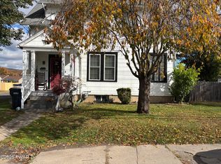607 3rd St, Matamoras, PA 18336