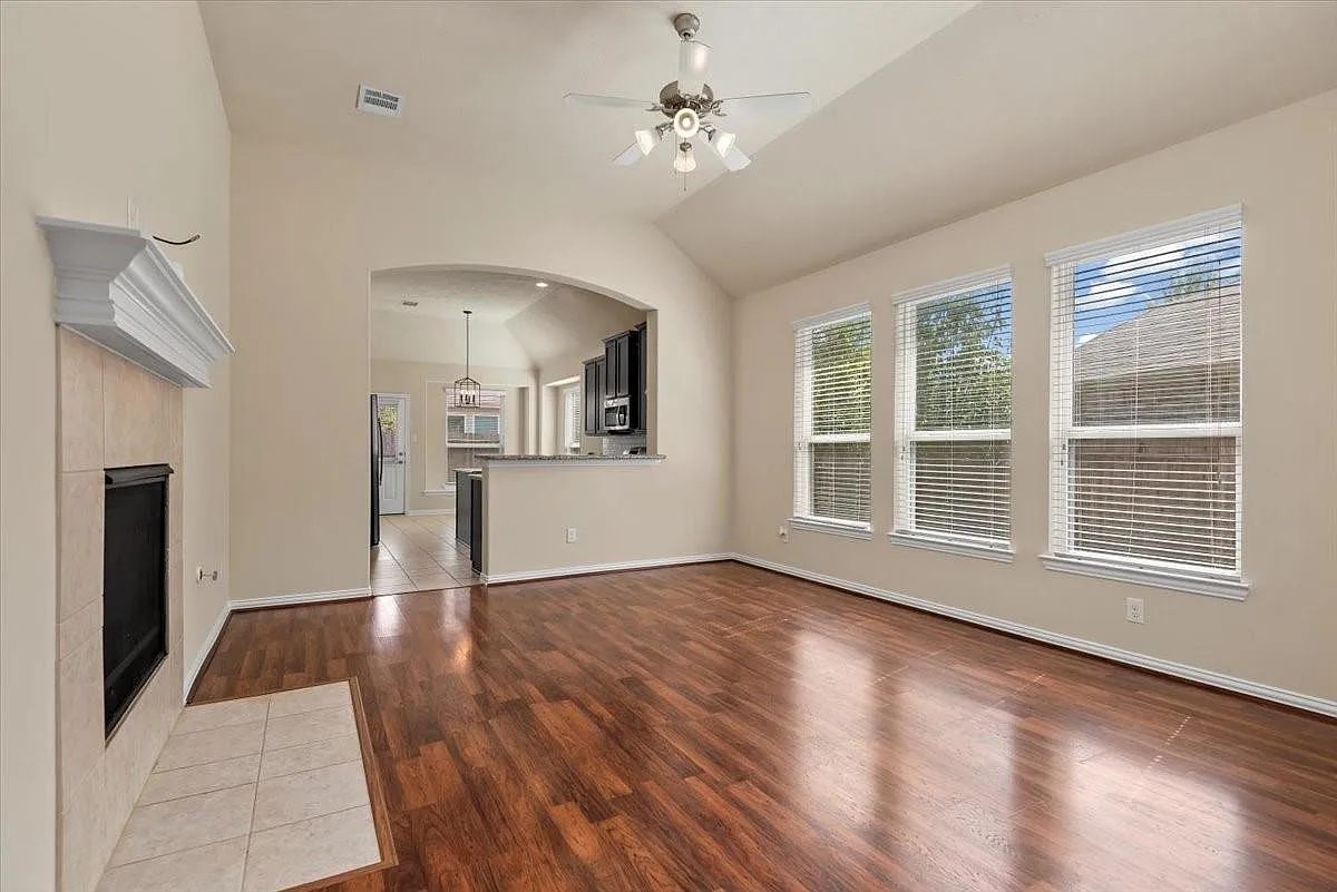 4 bed, 2.0 bath, 1674 sqft, $1,995 — Photo 3