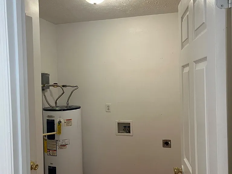 215 Derek Ct — Photo 9