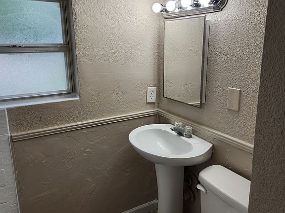 5th image of 10009 Hyacinth Ave