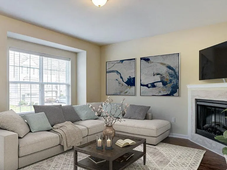 Emerald Pointe Townhomes — Photo 4