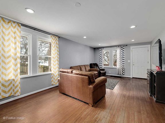 3rd image of 305 S Lincoln St