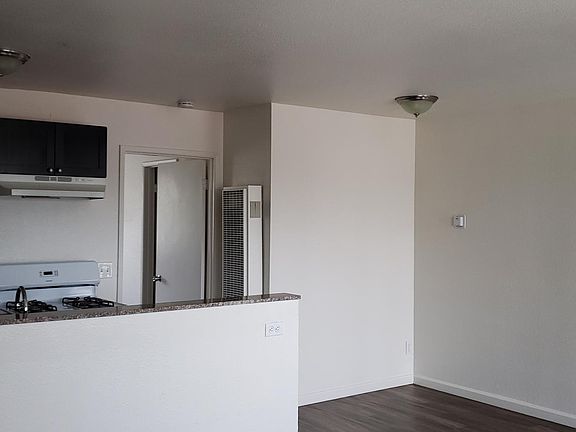 3rd image of 4044 Estrella Ave APT 17