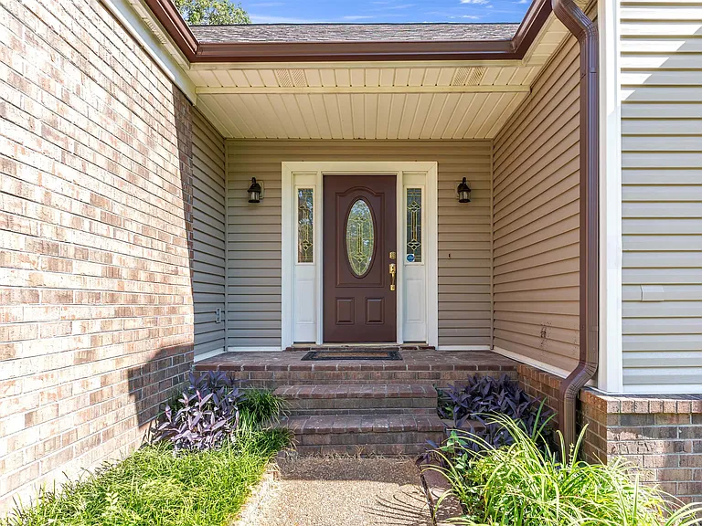 636 Fox Chase Cv N — Photo 2