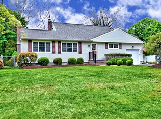 20 Valentine Rd, Shoreham, NY 11786