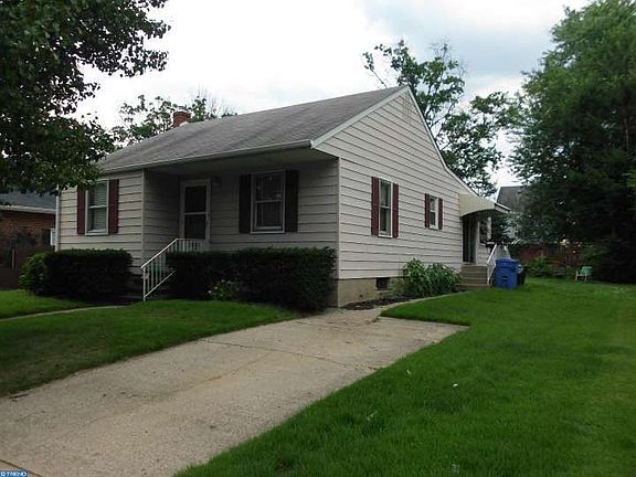 4th image of 829 Moorland Ave