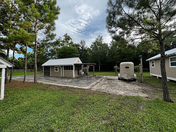 5th image of 6214 N Railroad Ave