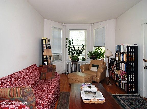 3rd image of 142 Ashland Ave