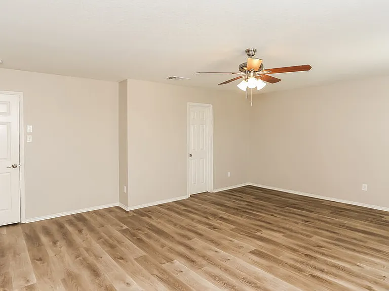 413 Emerald Creek Dr — Photo 11