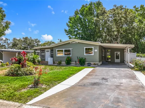 1156 Capella Dr, Tavares, FL 32778