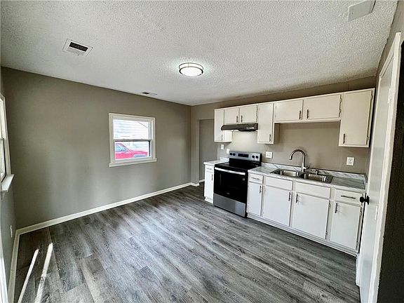 5th image of 8416 Greenwood Rd