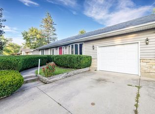 2124 Elmwood Ln, Joliet, IL 60433