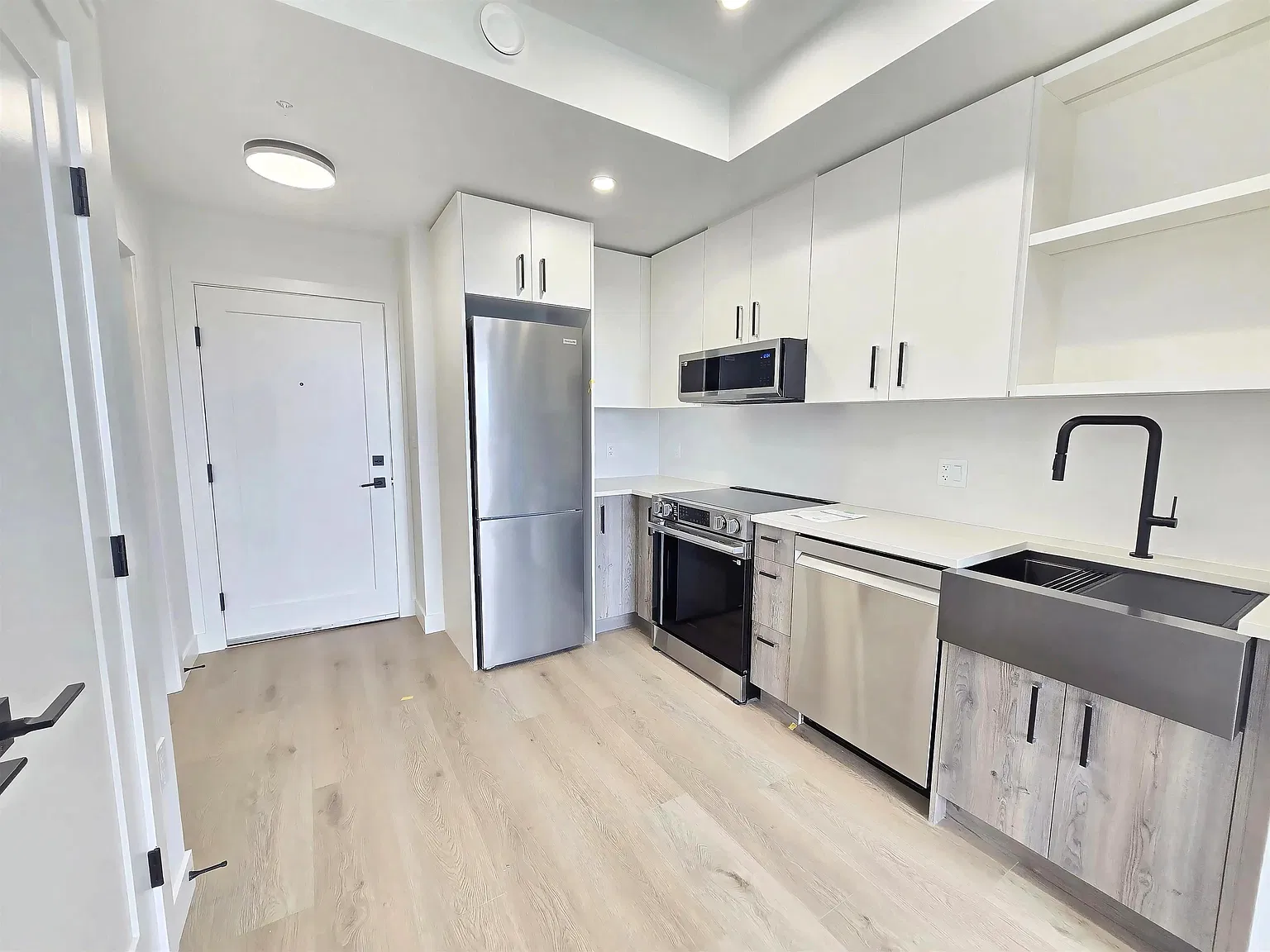 1 bed, 401 sqft, $1,680 — Photo 3