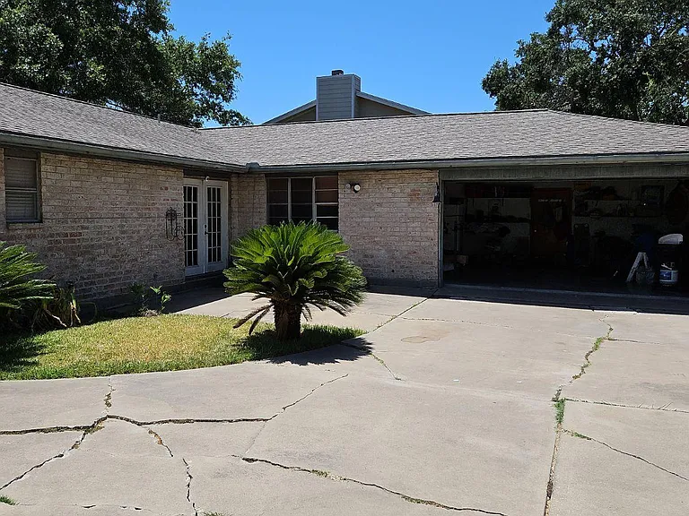 943 Waterview St — Photo 3