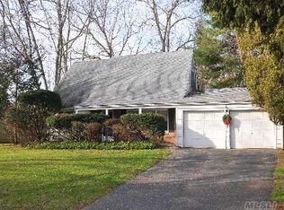 24 Fox Hollow Rd, East Setauket, NY 11733