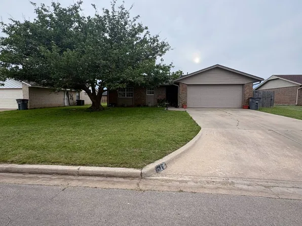 617 SW 60th St, Lawton, OK 73505