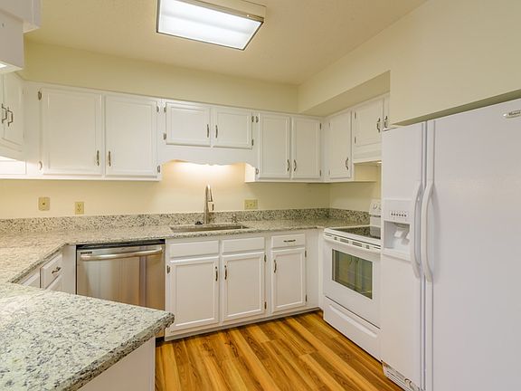 5th image of 283 Henderson Ct