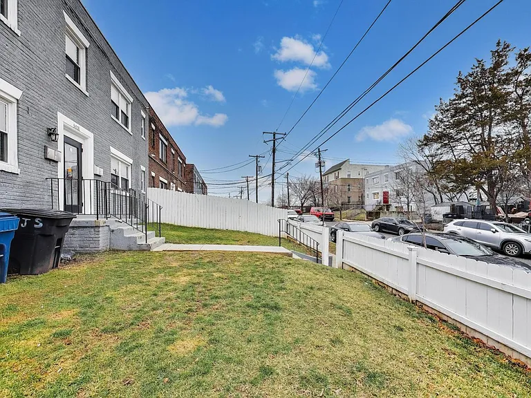 5031 H St SE — Photo 25