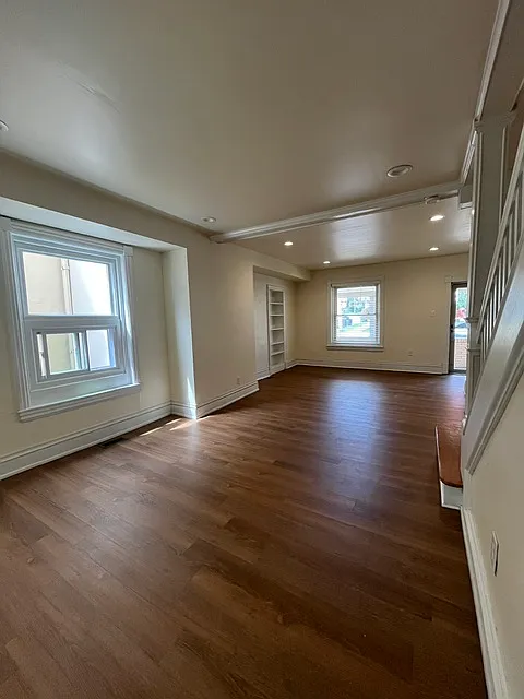 3 bed, 1.5 bath, 2300 sqft, $2,500 — Photo 4