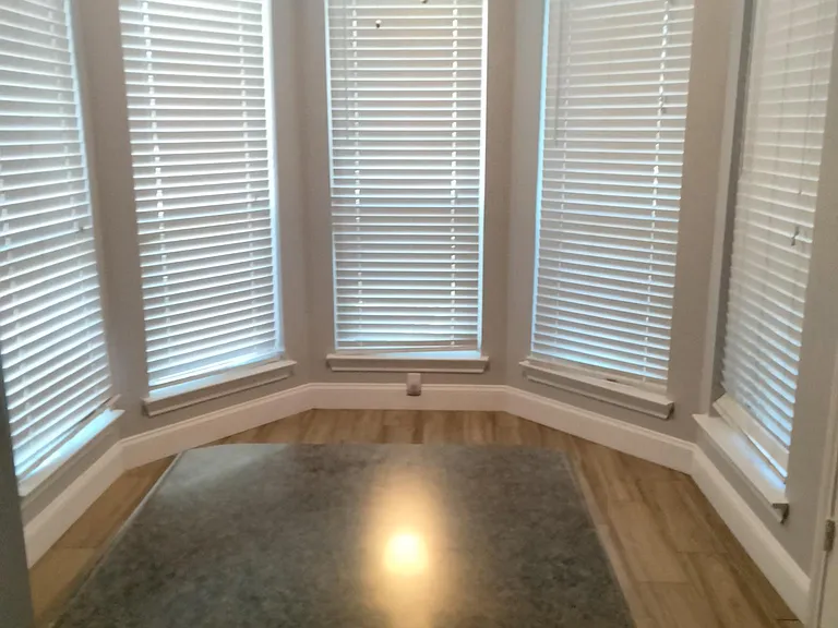 Kitchen breakfast area