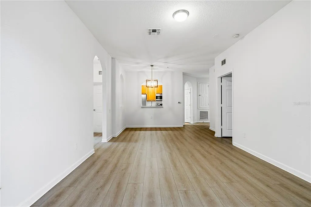 3 bed, 2.0 bath, 1247 sqft, $2,100 — Photo 3